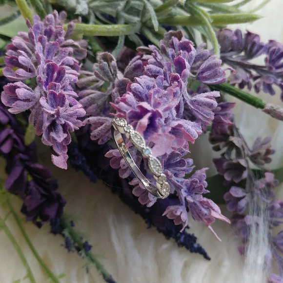 NEW 925 Beautiful lab created simulated diamond band - Picture 3 of 6